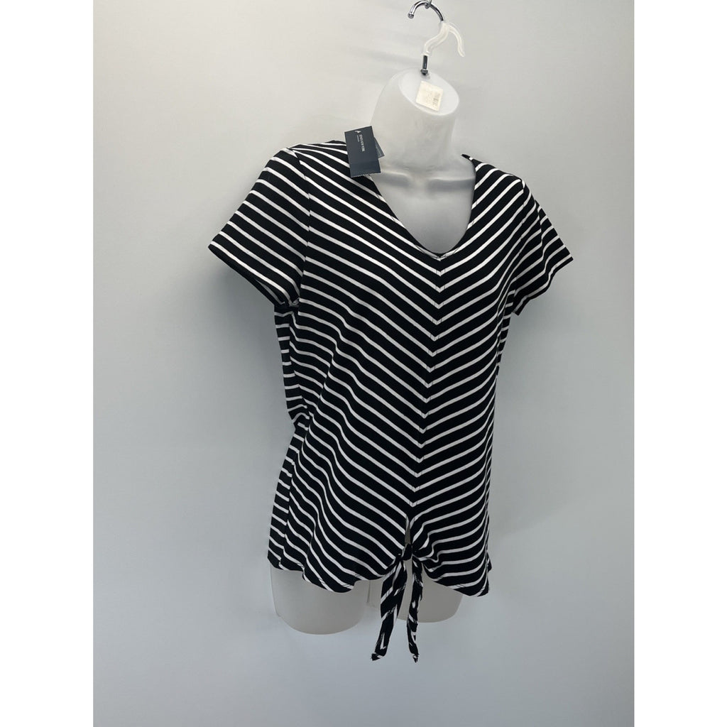 Jones New York Signature Black Short Sleeve Top. NWT. Small. Cute.