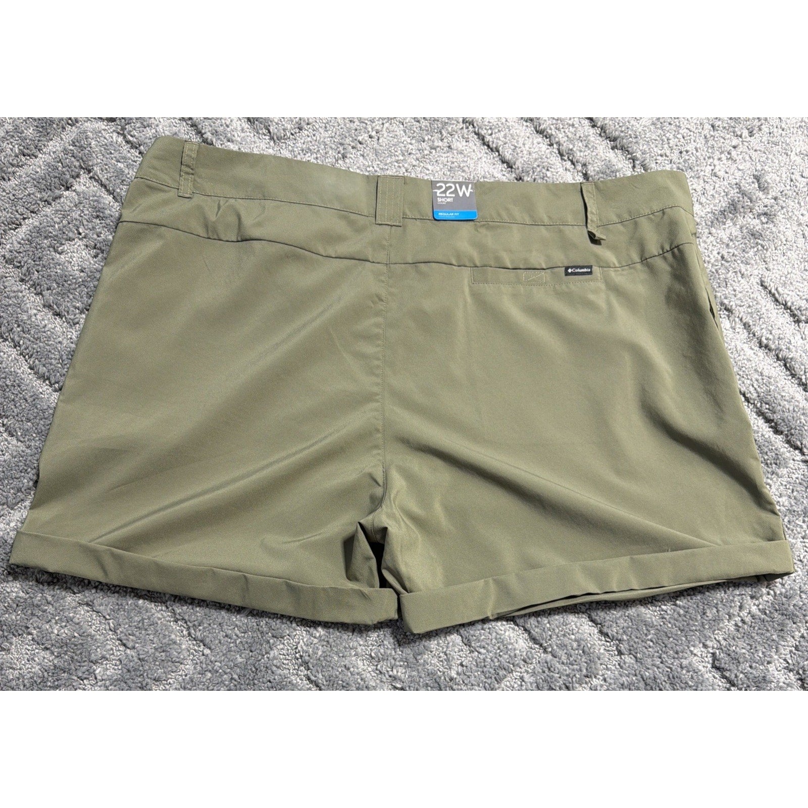 Columbia Silver Ridge Green Omni-Shade UPF 50 Utility Shorts Women's Size 22 NWT