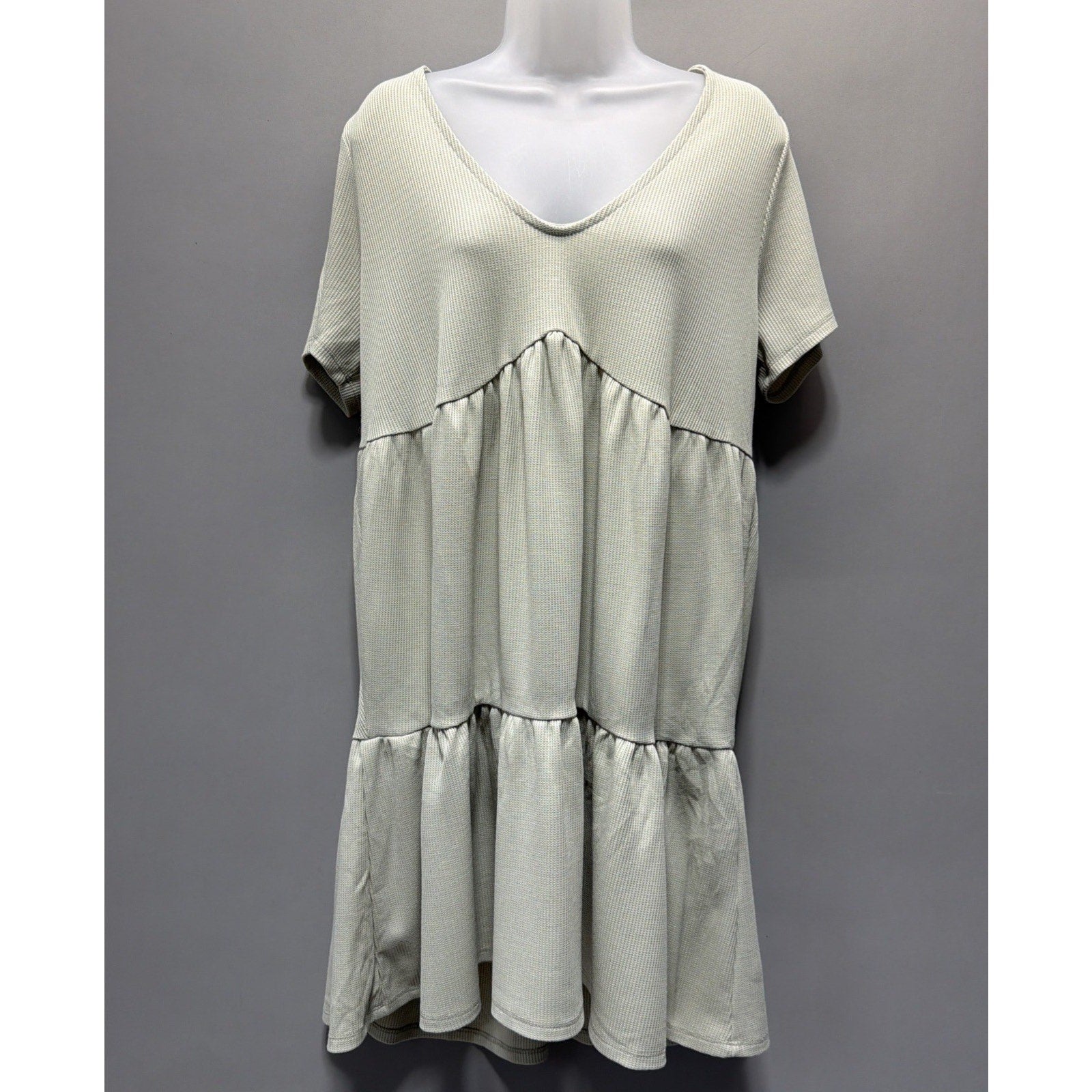 Forever 21 v-neck, tie-back, Tiered dress, 1X NWT Sage Green