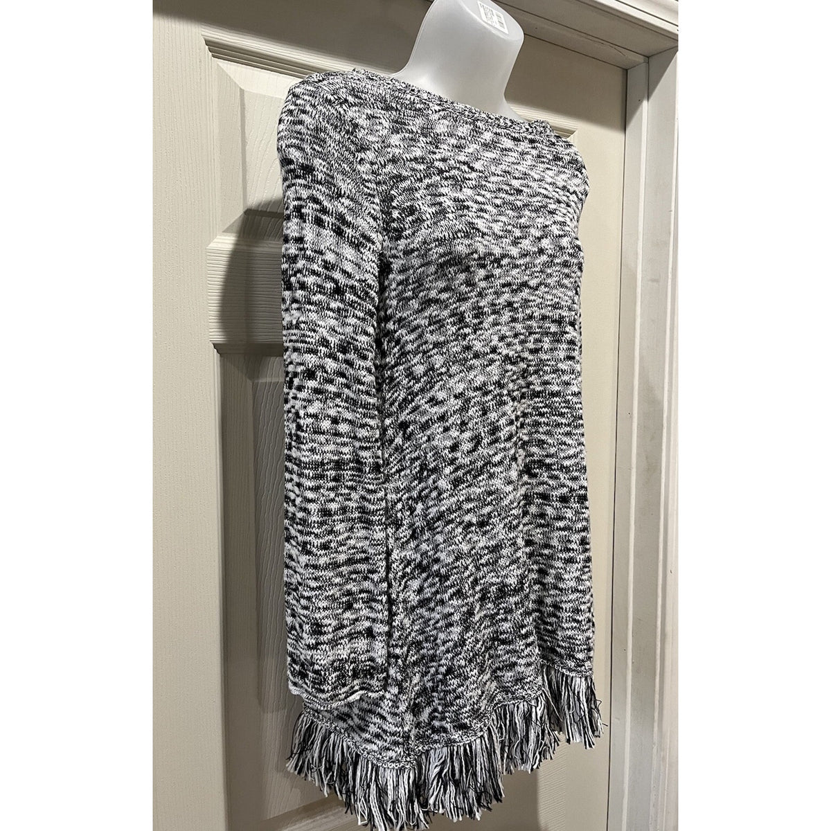Valerie Stevens women's S pullover sweater black white print long sleeves fringe