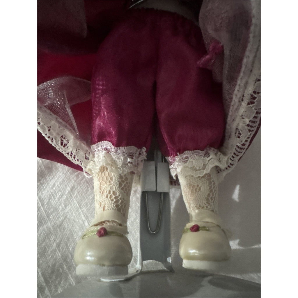 Marie Osmond Tiny Tot Doll HELENA with stand. 8 inches. 2005 #5328 - PreOwned.