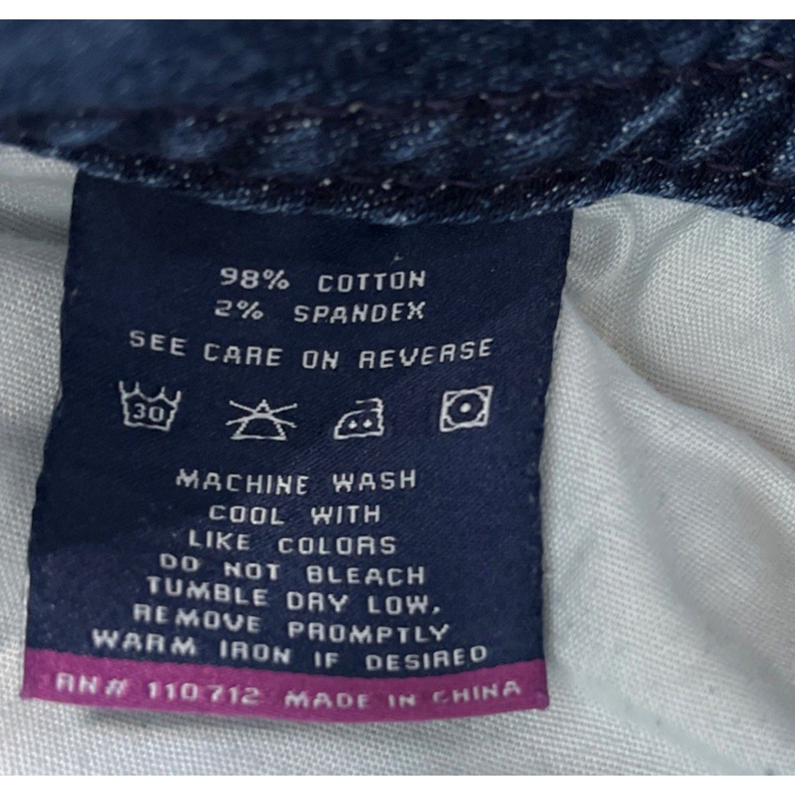 Vigoss Jeans Women's Chelsea CAPRI Embroidered Sequin Stretch (size 9/10