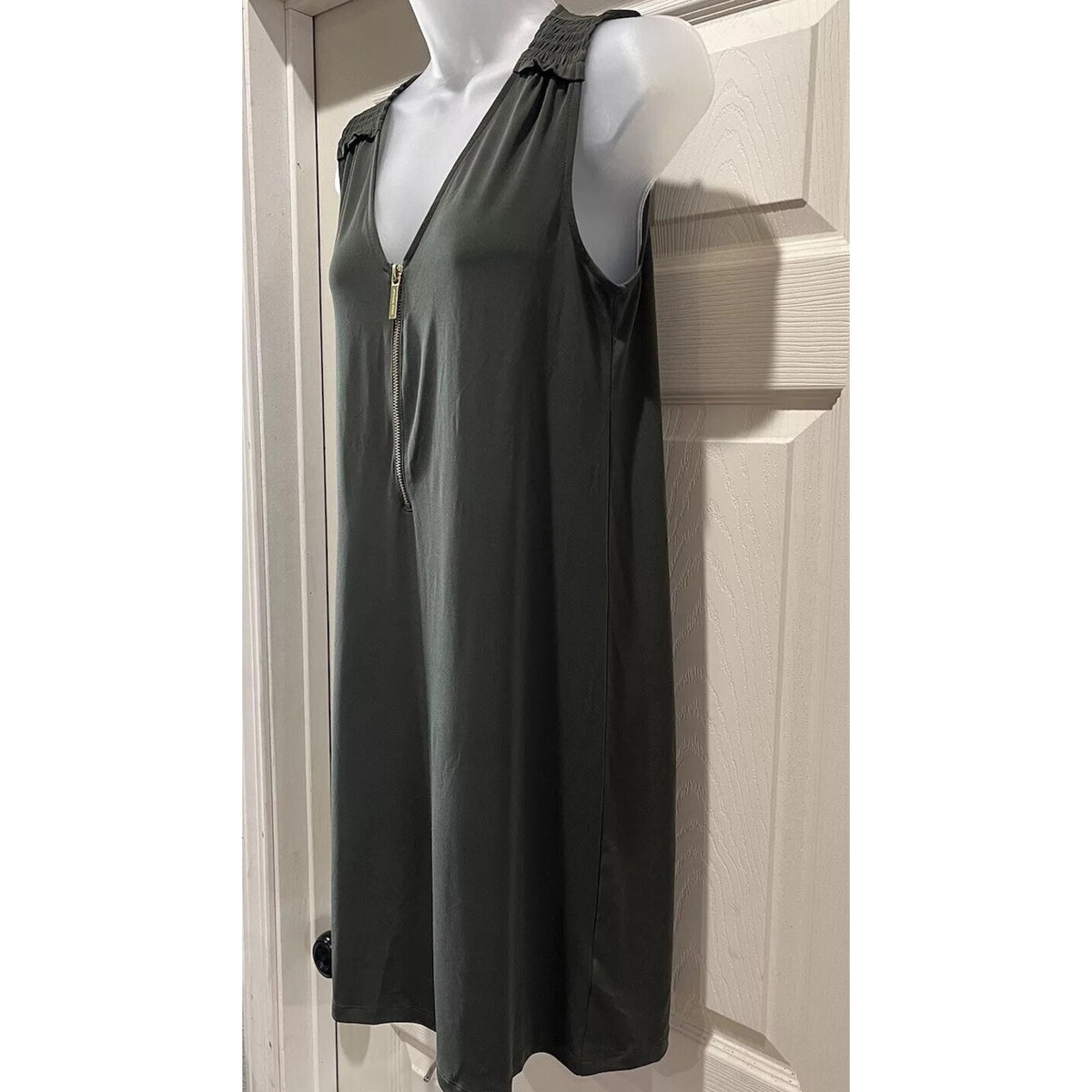 MICHAEL KORS SLEEVELESS V-NECK ZIP OLIVE GREEN STRETCH SHIFT DRESS SIZE S