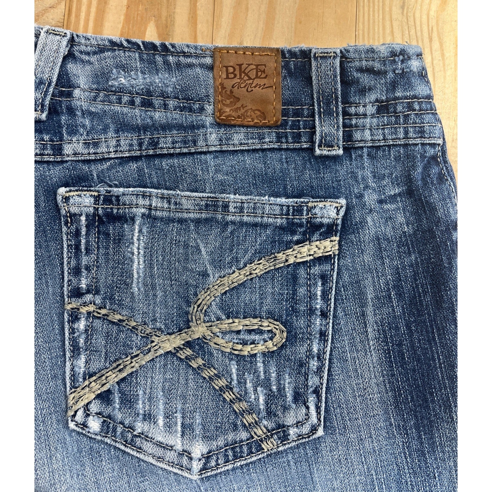 BKE Buckle Lily Denim Capri Jeans Womens Size 35x23 Stretch Blue Denim