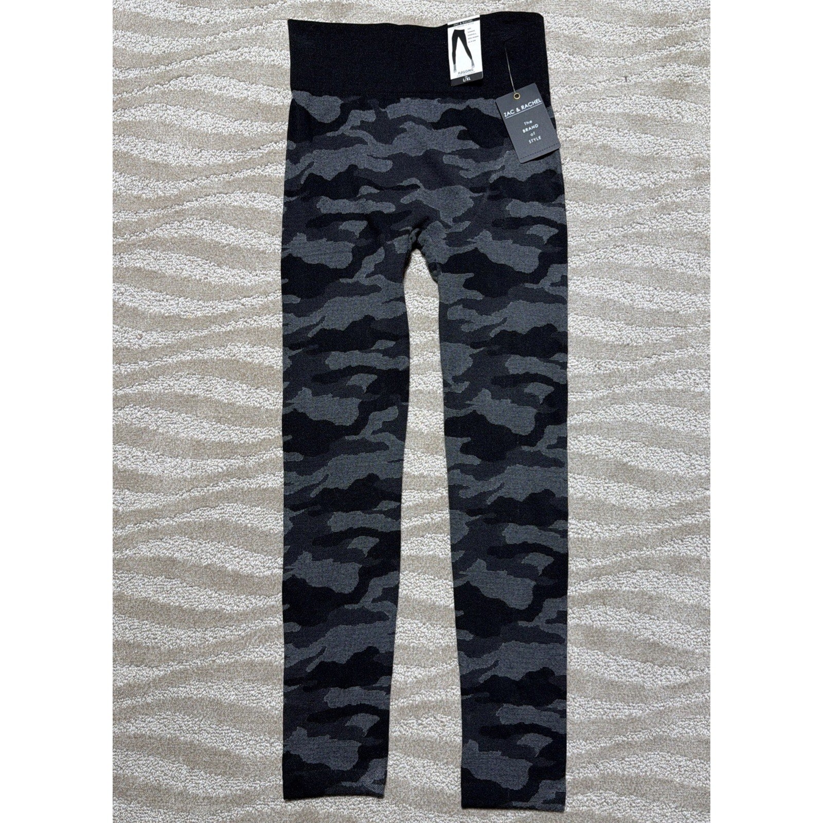 Zac & Rachel Women's L/XL Soft Pull On Comfort Waist HR Fleece Leggings Camo NWT