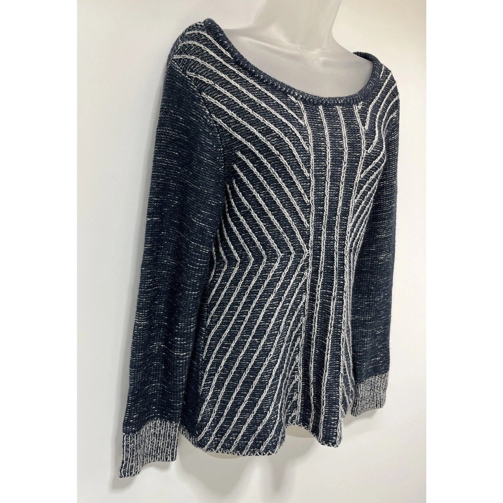 Hannah Women Medium Blue Geometric 100% Acrylic Long Sleeve Pullover Sweater