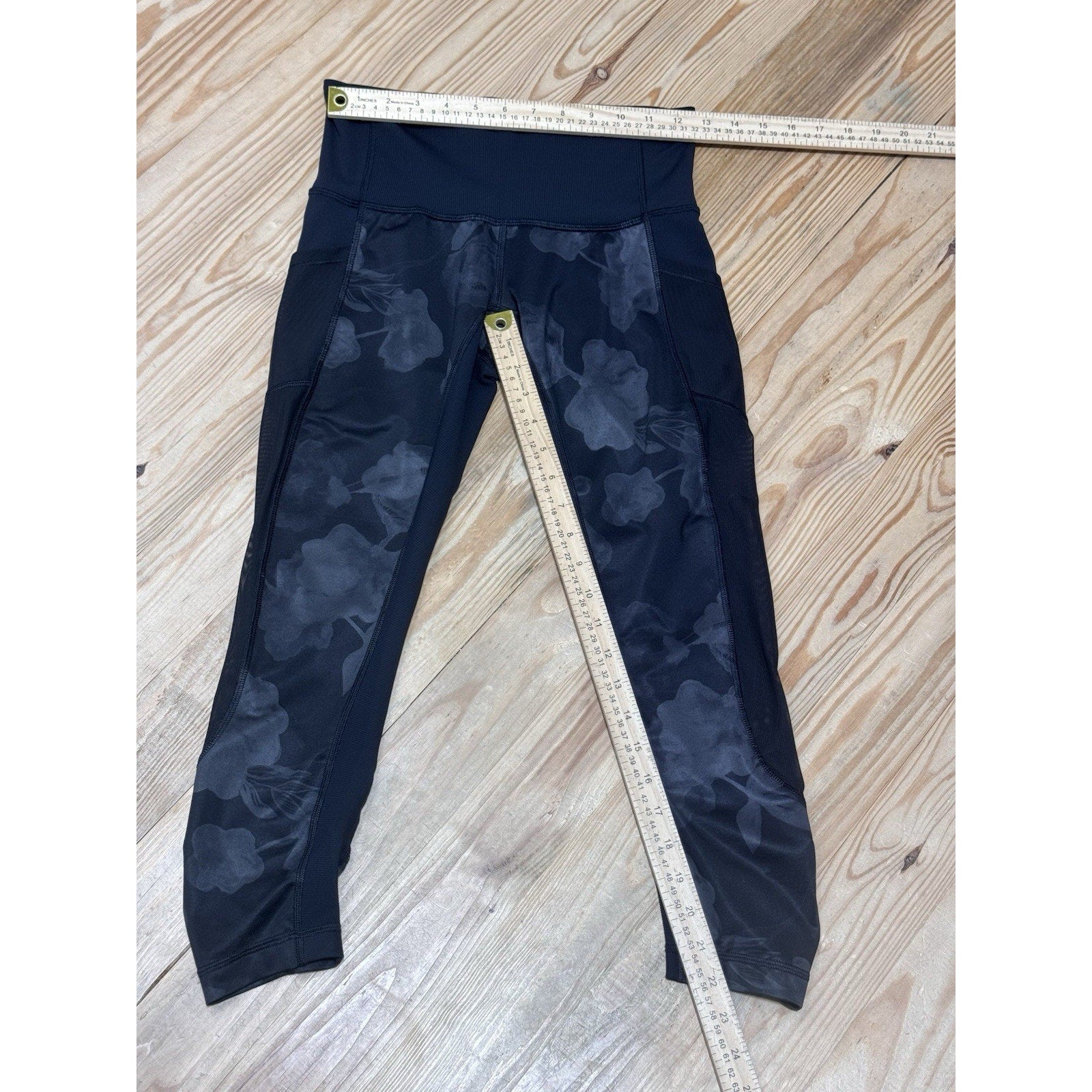 Lululemon Seek The Heat Crop 22” Black Inky Floral Soot Mesh Size 6 Leggings