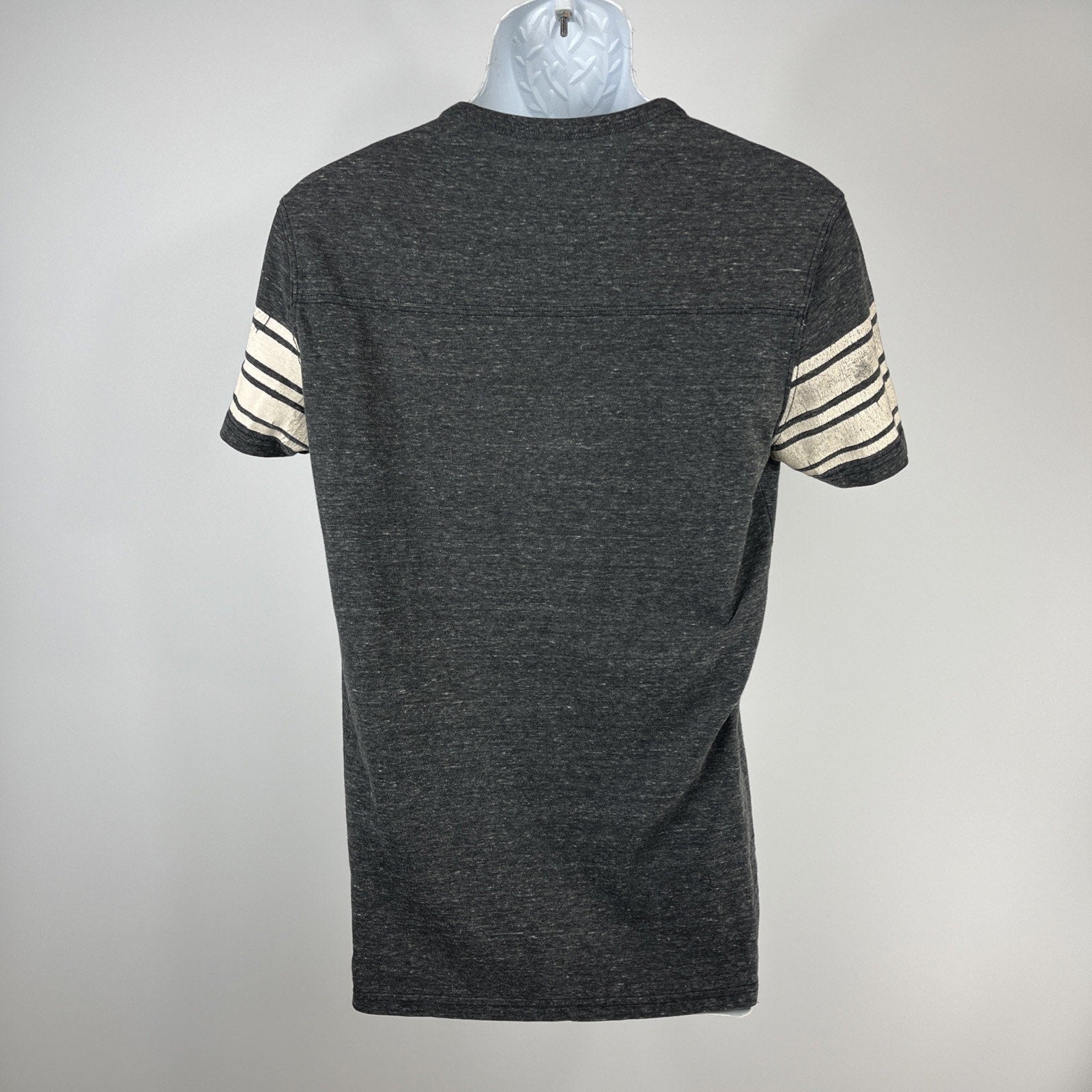 American Eagle 1977 Outfitters Mens Graphic Gray T Shirt Size S Athletic Fit