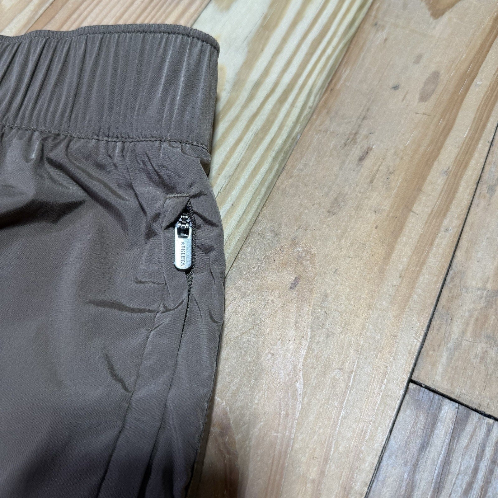 Athleta Women’s M Taupe Parachute Pants Wide Leg Drawstring Hem Zip Pockets