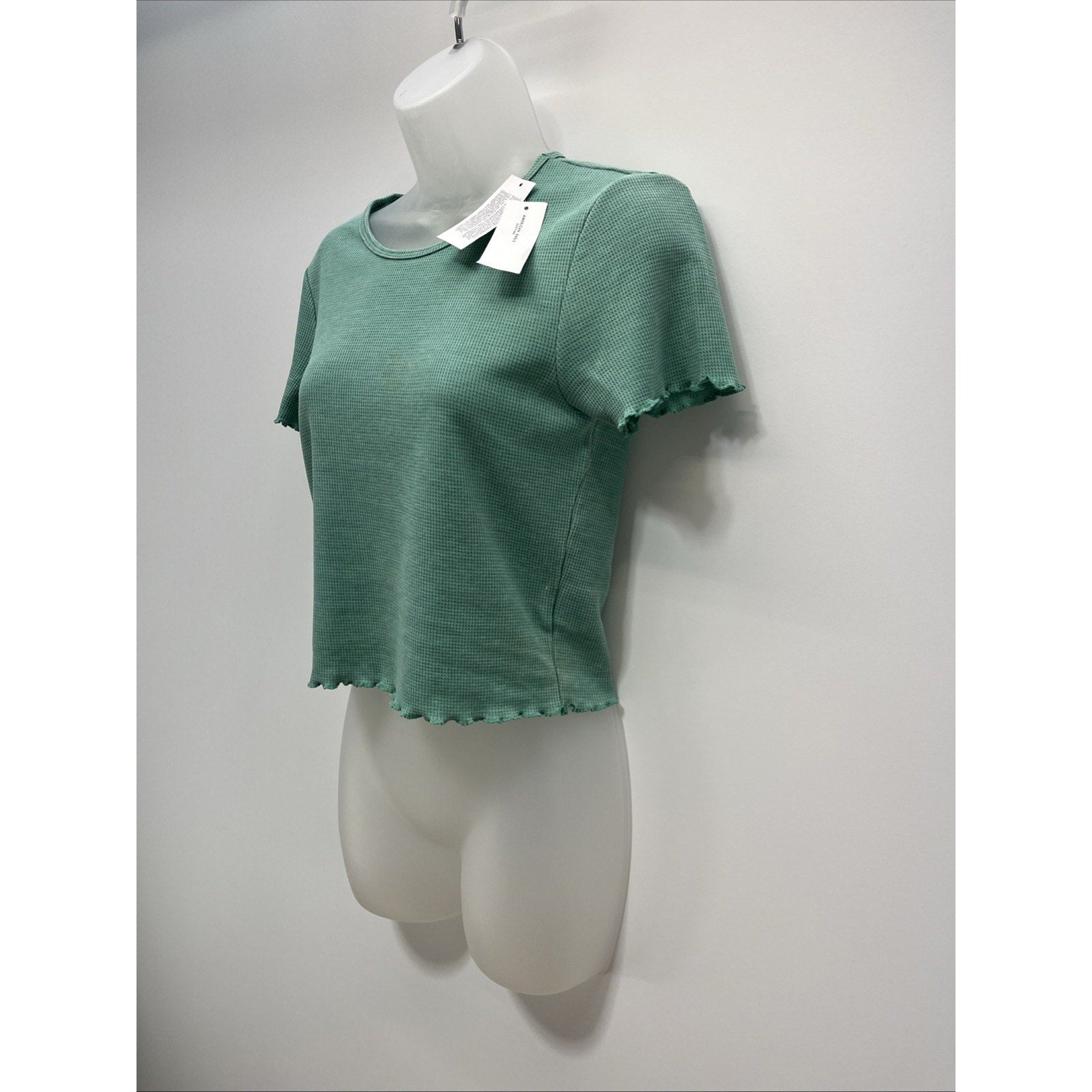 NWT AMERICAN EAGLE GREEN CROPPED RUFFLE TOP, M