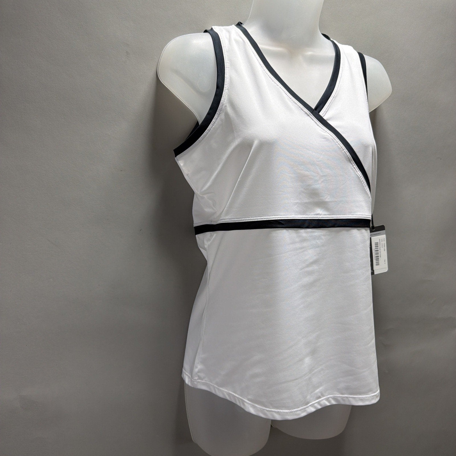 Tail Women’s Mazikeen V Neck tank top Sz Small Activewear Tennis Golf Yoga NWT