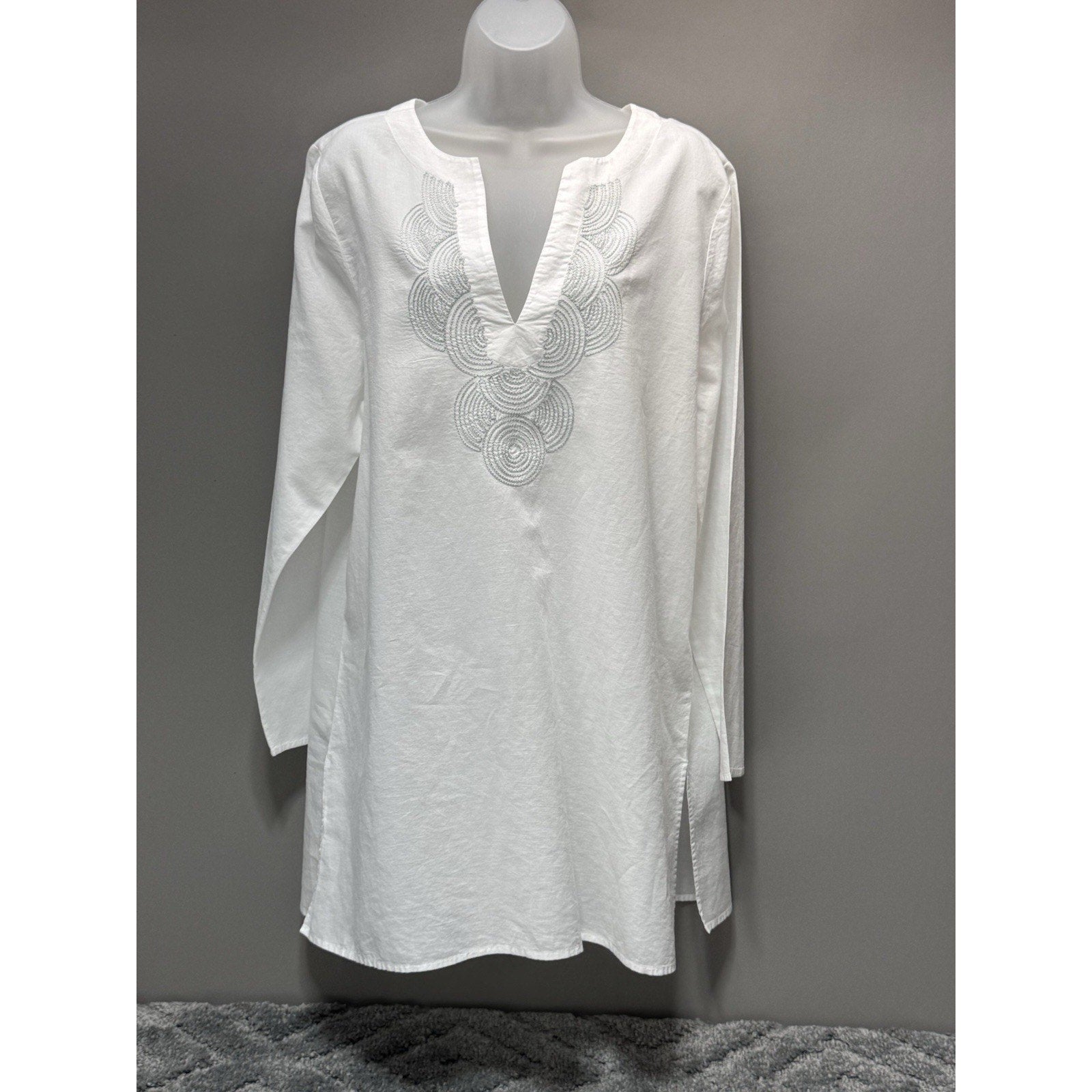 Tea White Gray Embroidered Linen Tunic Top Side Slits Women’s Size X-Large Boho