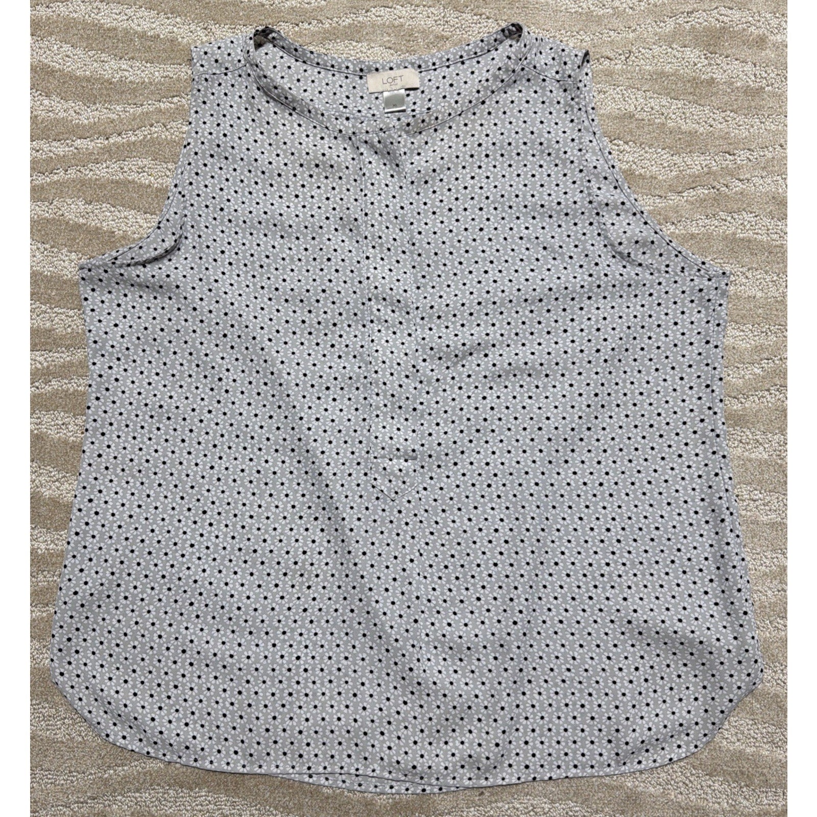 Loft Top Womens XL sleeveless partial button down Black White And Grey Floral