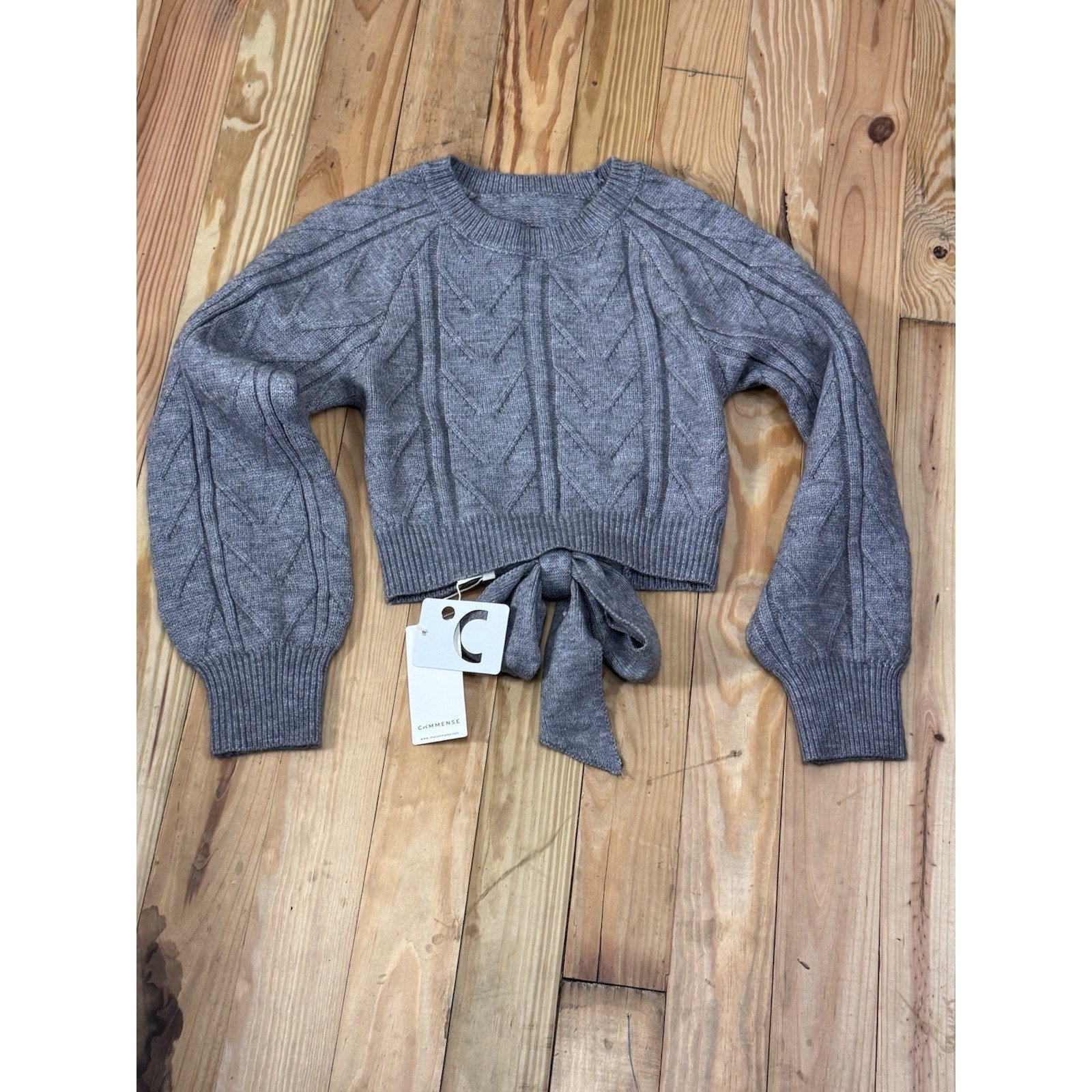 Commence NWT Open Back Cropped Sweater Size M Gray Cable Knit