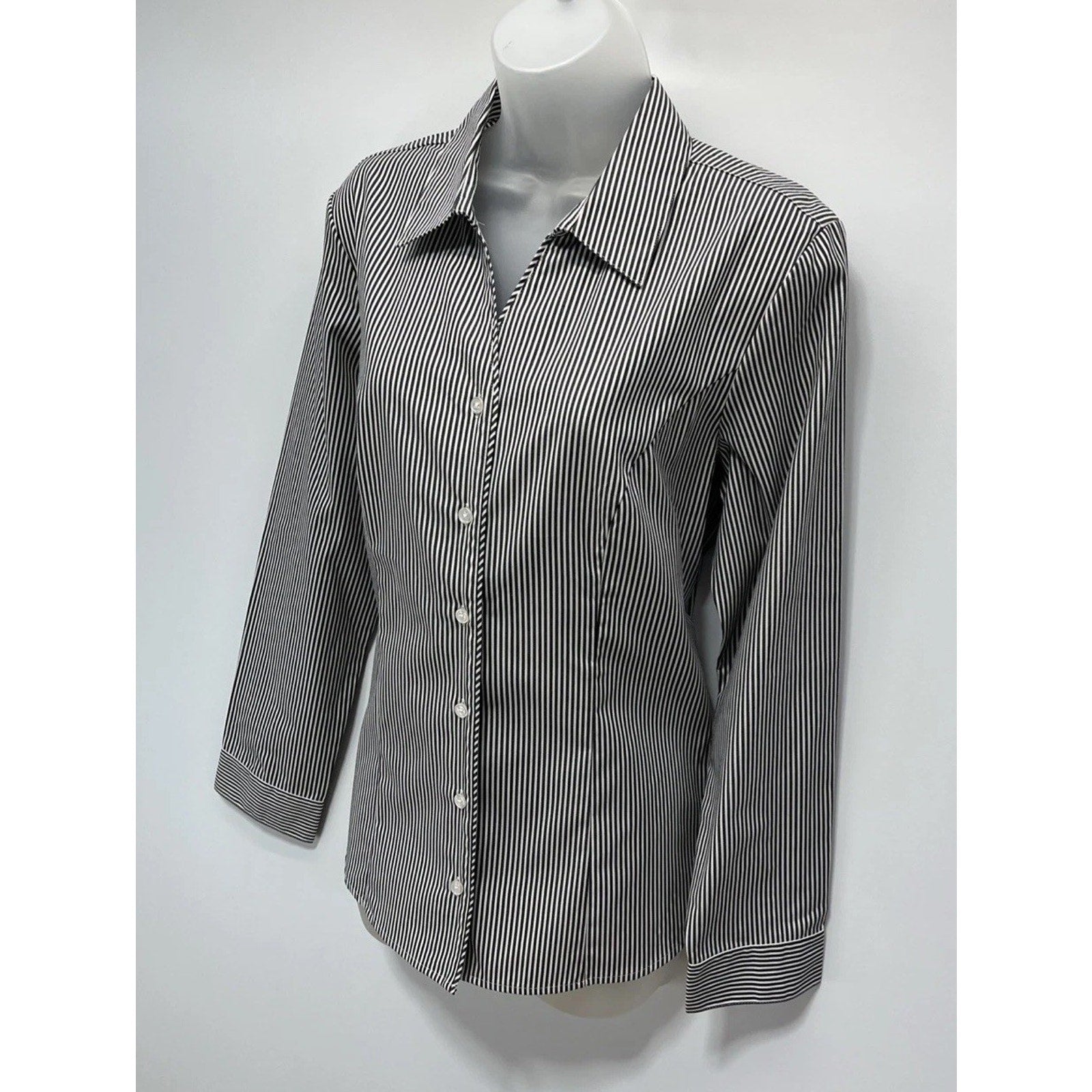 NWT Christopher Banks Top Blouse Shirt Wrinkle Resistant Long Sleeve Gray M