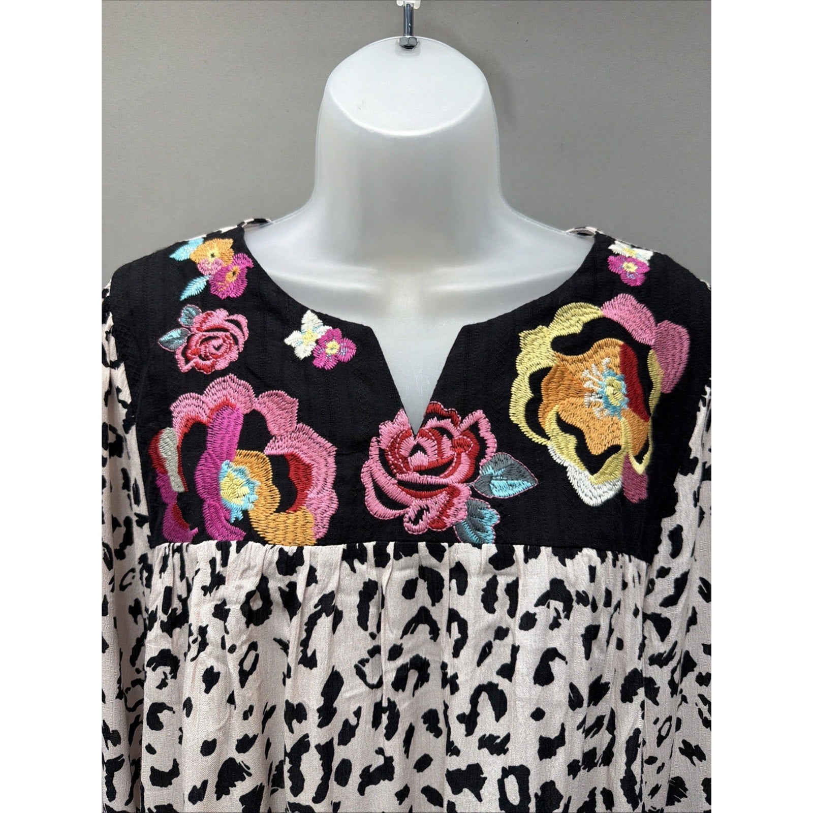 Savanna Jane Boho Embroidered Floral Leopard Print Bell Sleeve V-Neck Blouse L