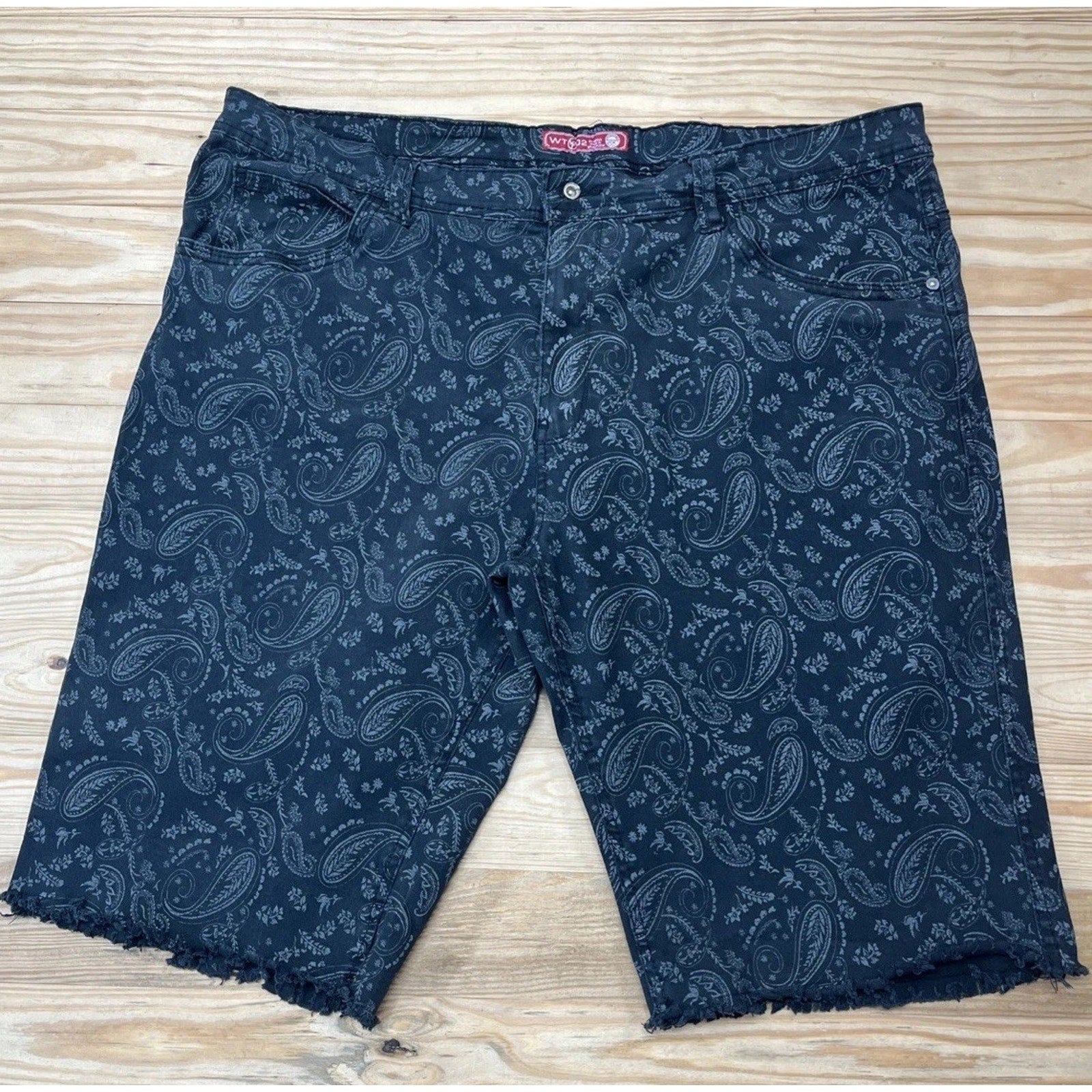 WT02 Mens Paisley Shorts Sz.42 Black