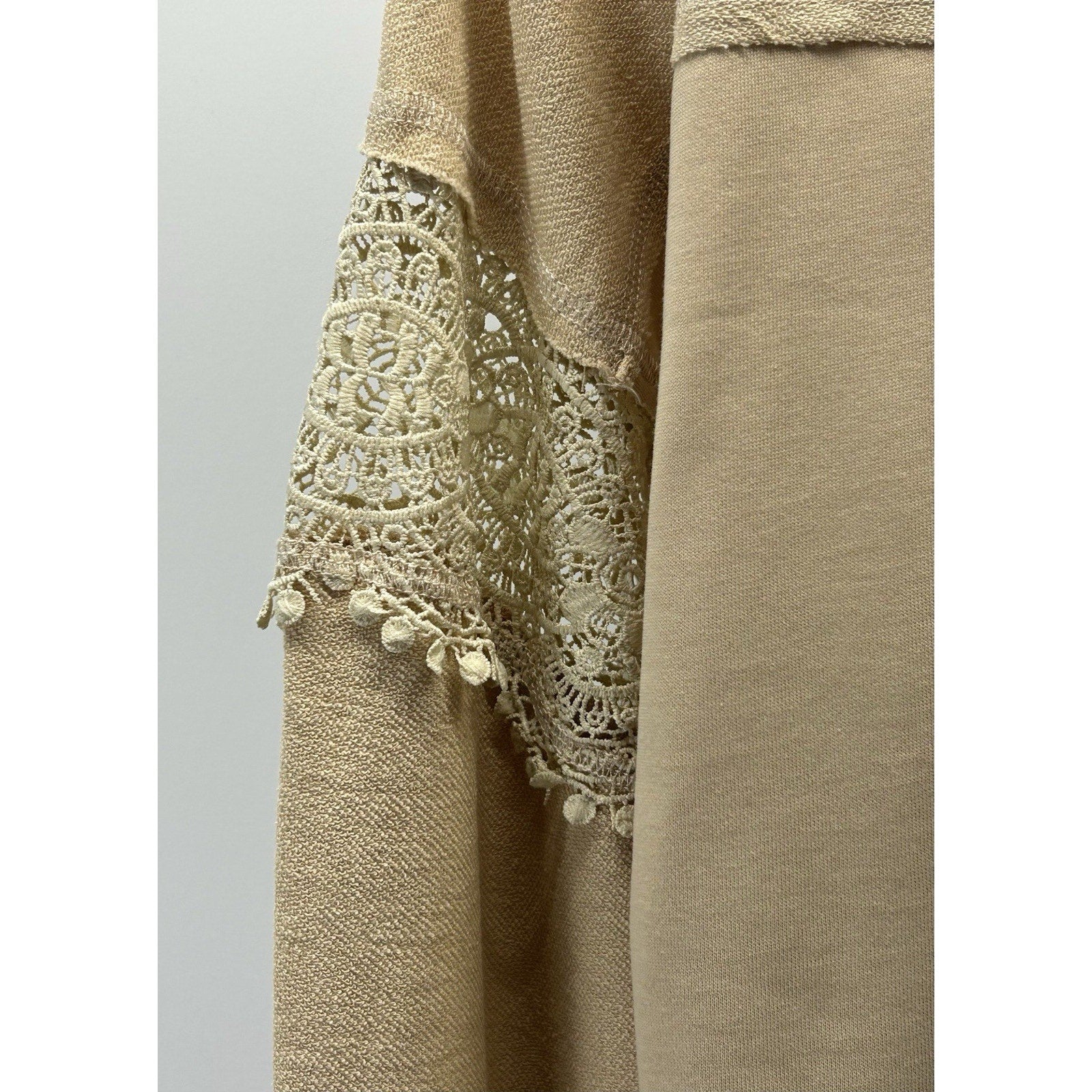 La Miel 100% Cotton Crochet Breezy Long Sleeve V-Neck Blouse Size Small (New) .