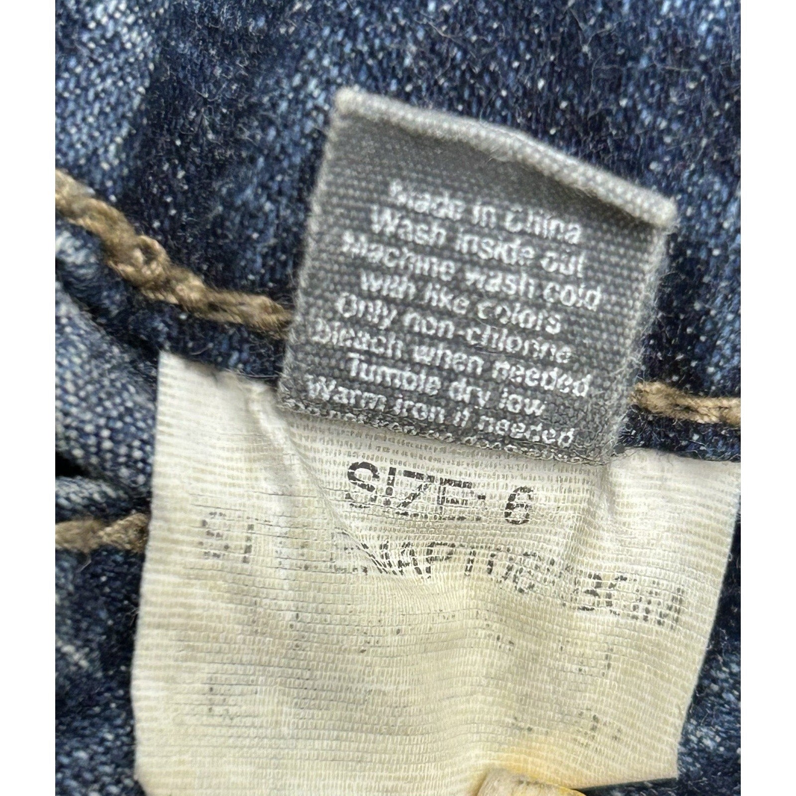 APT.9 Jeans Women's size6 Bootcut Distressed Denim Stretch Mid Rise (30x29).