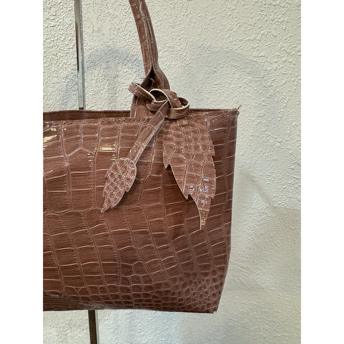 Women’s Peach Shoulder Bag With Leather Leaf Accessory Tag Small Open Purse
