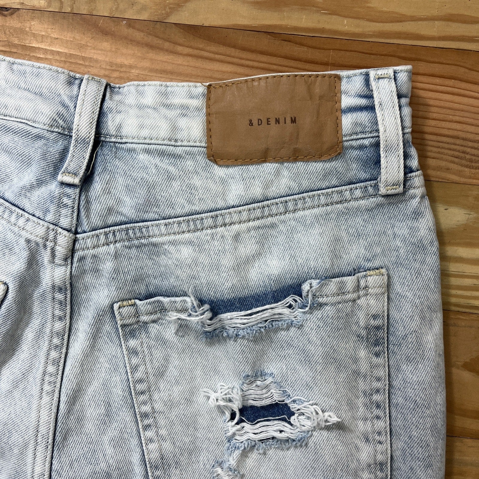 h&m women's Ripped Super high waisted Mom Jeans Size 8 29x28