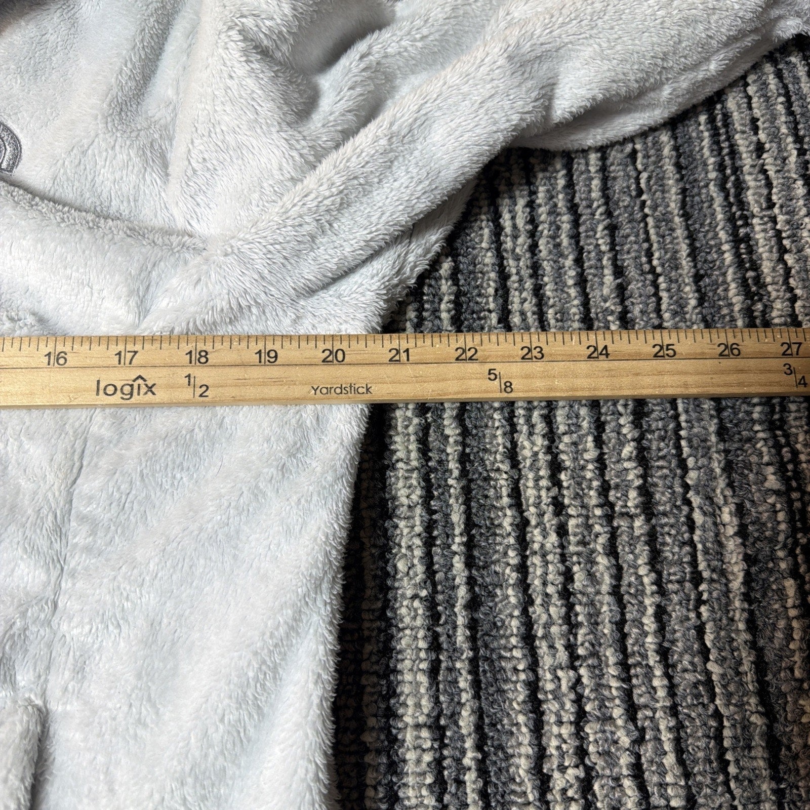 The North Face Osito Women’s White Full Zip Logo Mid-Length Jacket Size L