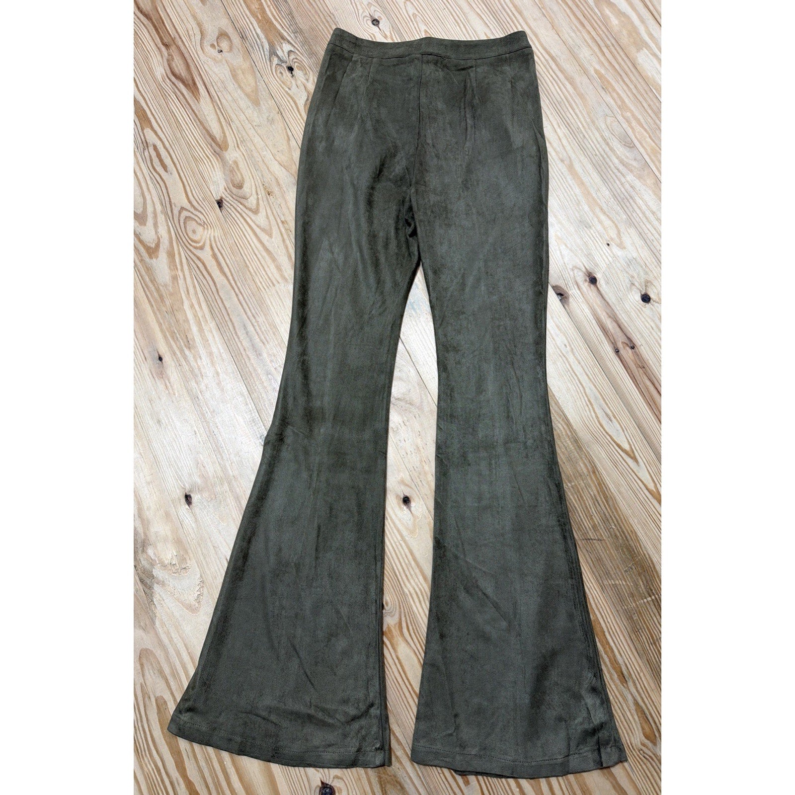 UMGEE Faux Suede Velvet green High Rise Flare pants with pockets Size Small