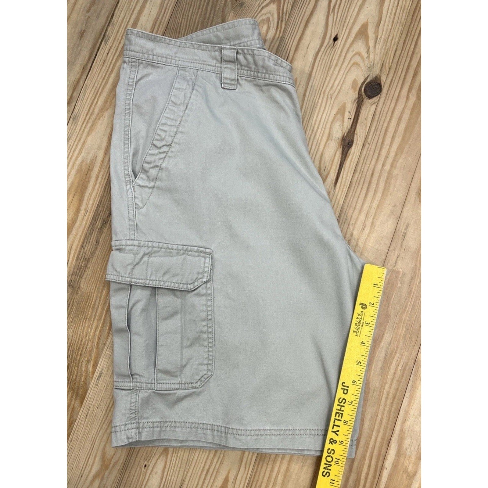 Columbia Cargo Shorts Men's 36x10 Light Beige Cotton Twill 7 Pocket