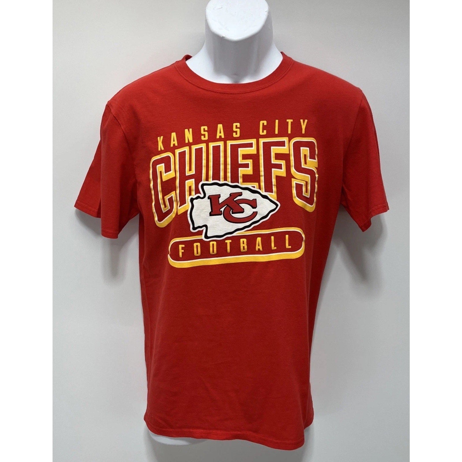 NFL Kansas City Chiefs T-Shirt NFL Red Tee Men’s M Cotton KC Logo Graphic Shirt