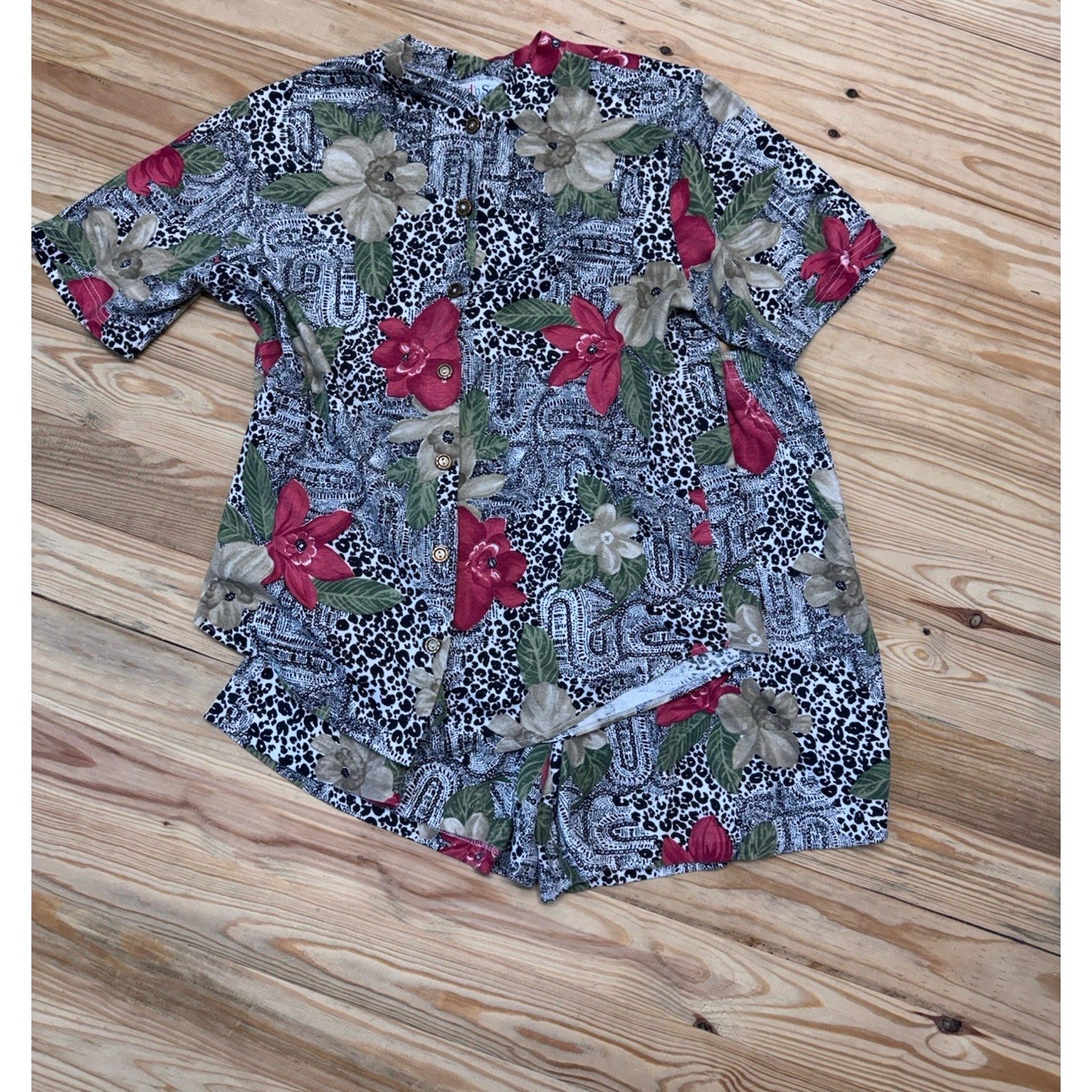 Vintage Land ‘n Sea Floral Animal Print Blouse & Shorts Set Size Medium