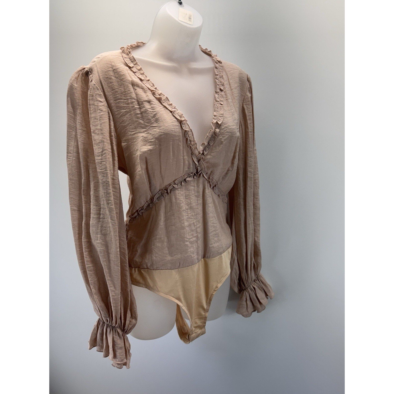 Missguided Boutique Bodysuit Taupe Long Peasant Sleeve Women’s Size 6 NWT