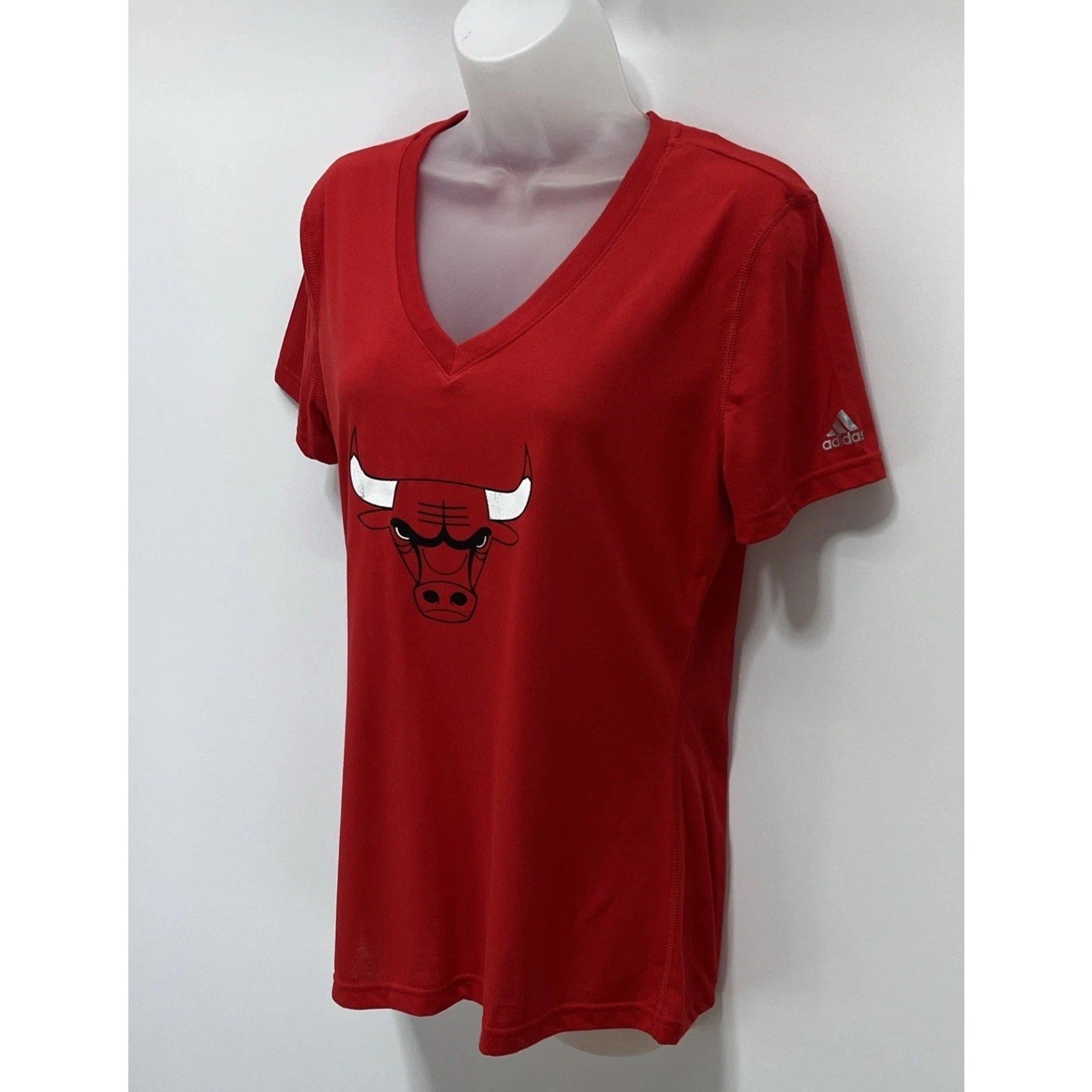 Adidas Ultimate Tee Womens NBA Chicago Bulls Basketball V-Neck Shirt M