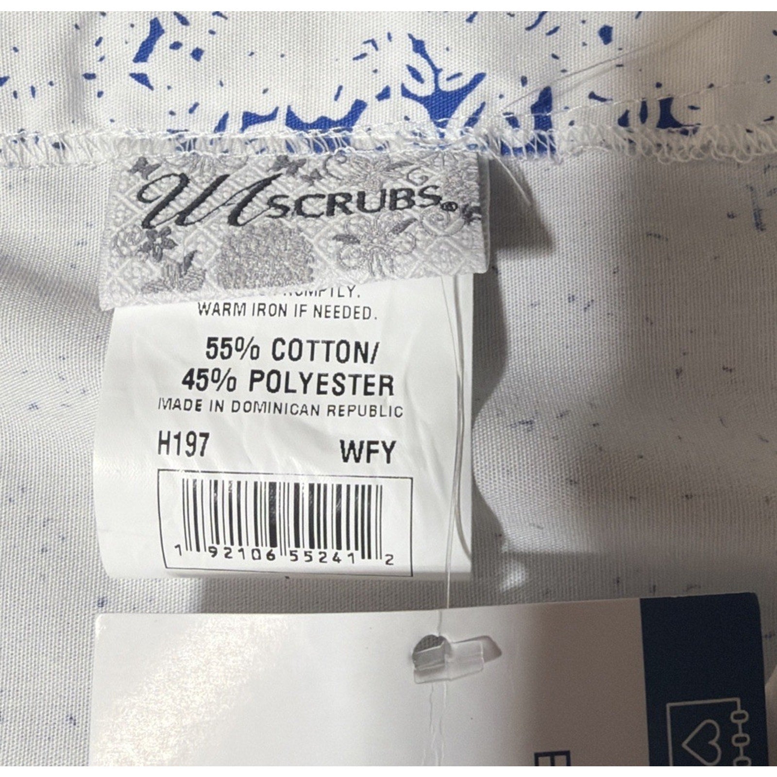 UA Scrubs Uniform Advantage Winter Snow Print Nurse Christmas Uniform Top L NWT