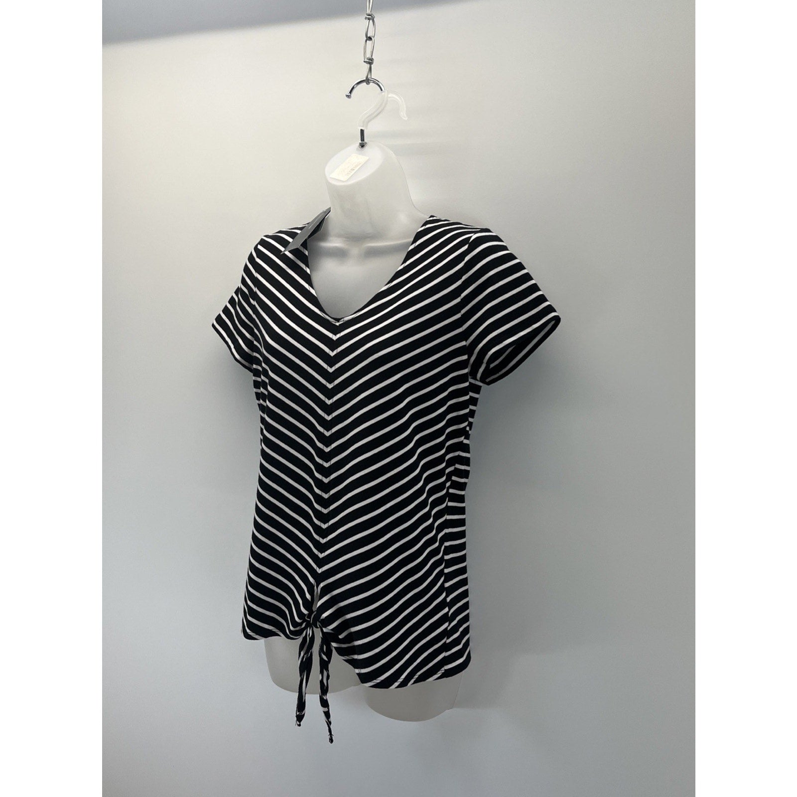 Jones New York Signature Black Short Sleeve Top. NWT. Small. Cute.
