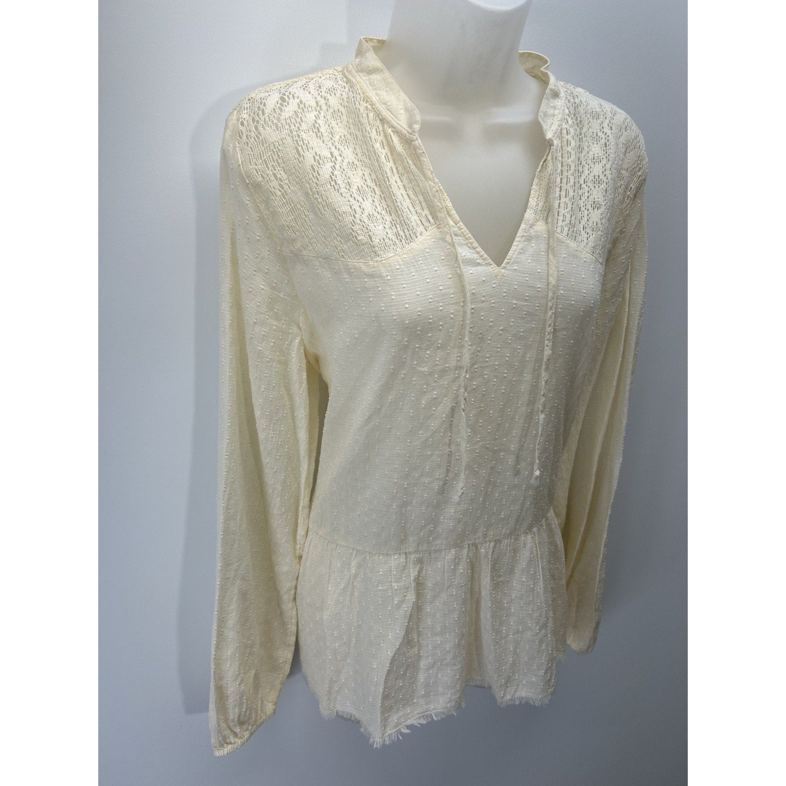 True Craft Women Atlas Ivory Pleated V Neck Crochet Gauze Top Size Large.