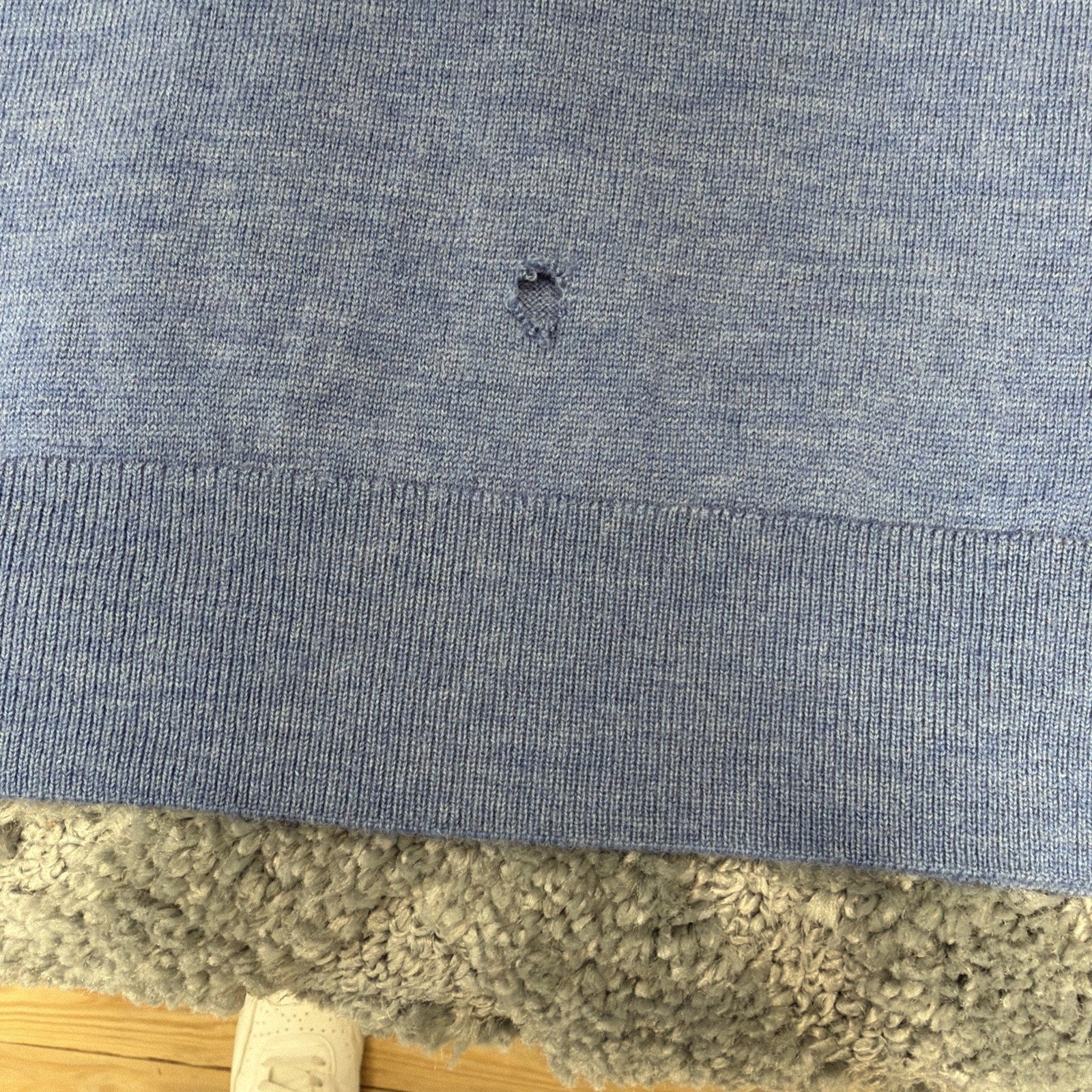 Banana Republic XL blue men’s merino wool sweater extra fine-flaw