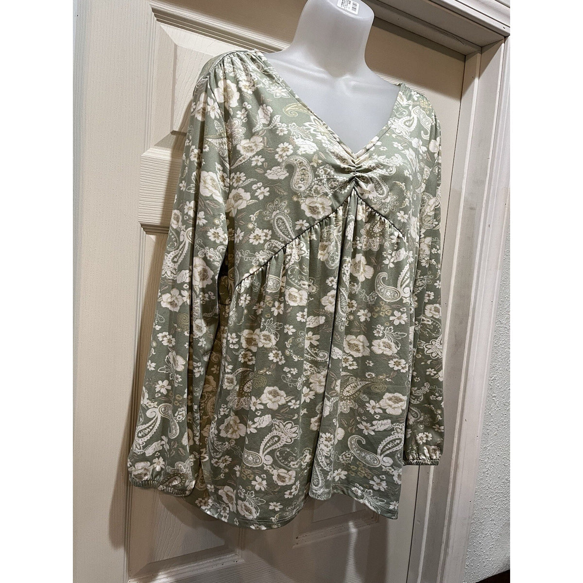 Absolutely Famous Women's XL Green Floral Print V-Neck Sleeve Blouse