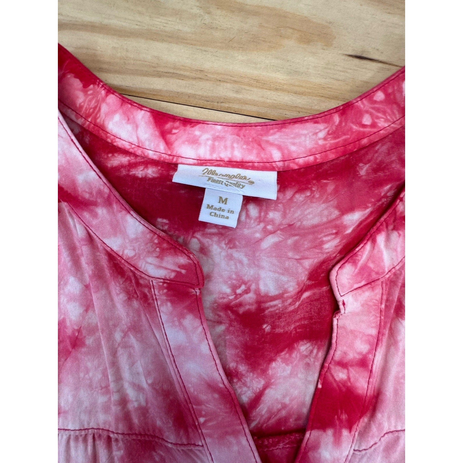 Wrangler Womens Sleeveless Blouse Size M Red/Pink/White Button Down Hi Lo Hem