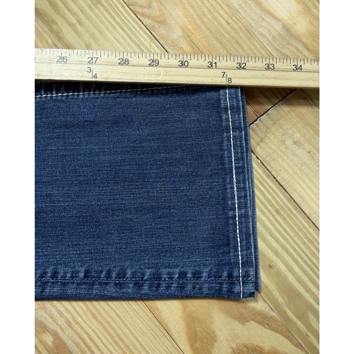 Miss Me Jeans Women's 26x32 Denim Blue Signature Boot Flap Sequin Pockets Blingy