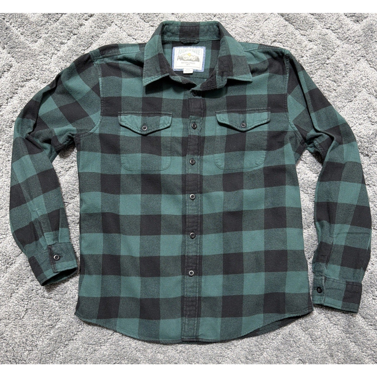American Eagle Heavyweight Flannel Button Up Shirt LS Green Black Plaid Mens M