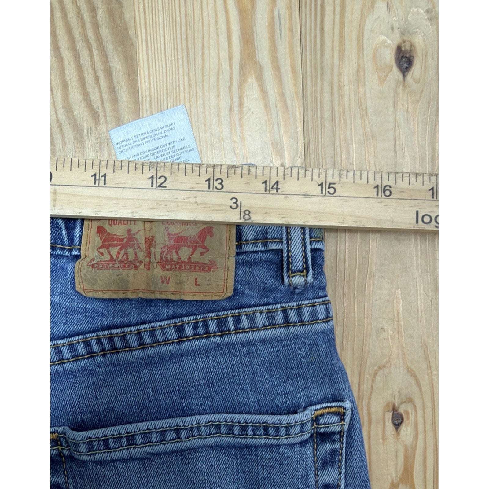 Levis 550 Relaxed Fit Straight Mens Tag 32x34 Western Medium Blue