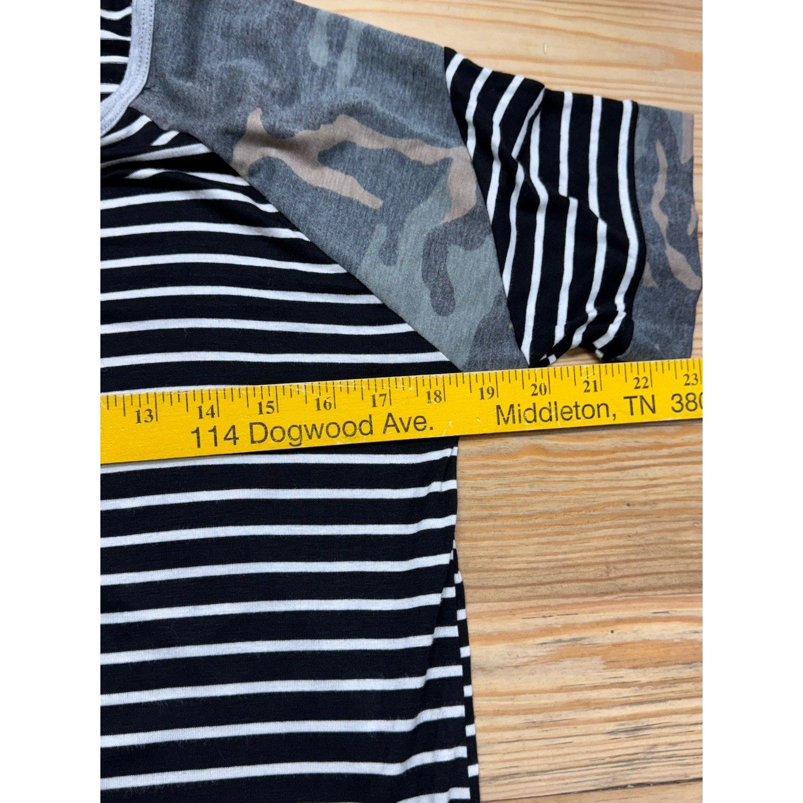 Lovely Souls Women’s Striped Camo Shortsleeve T-shirt Sz S