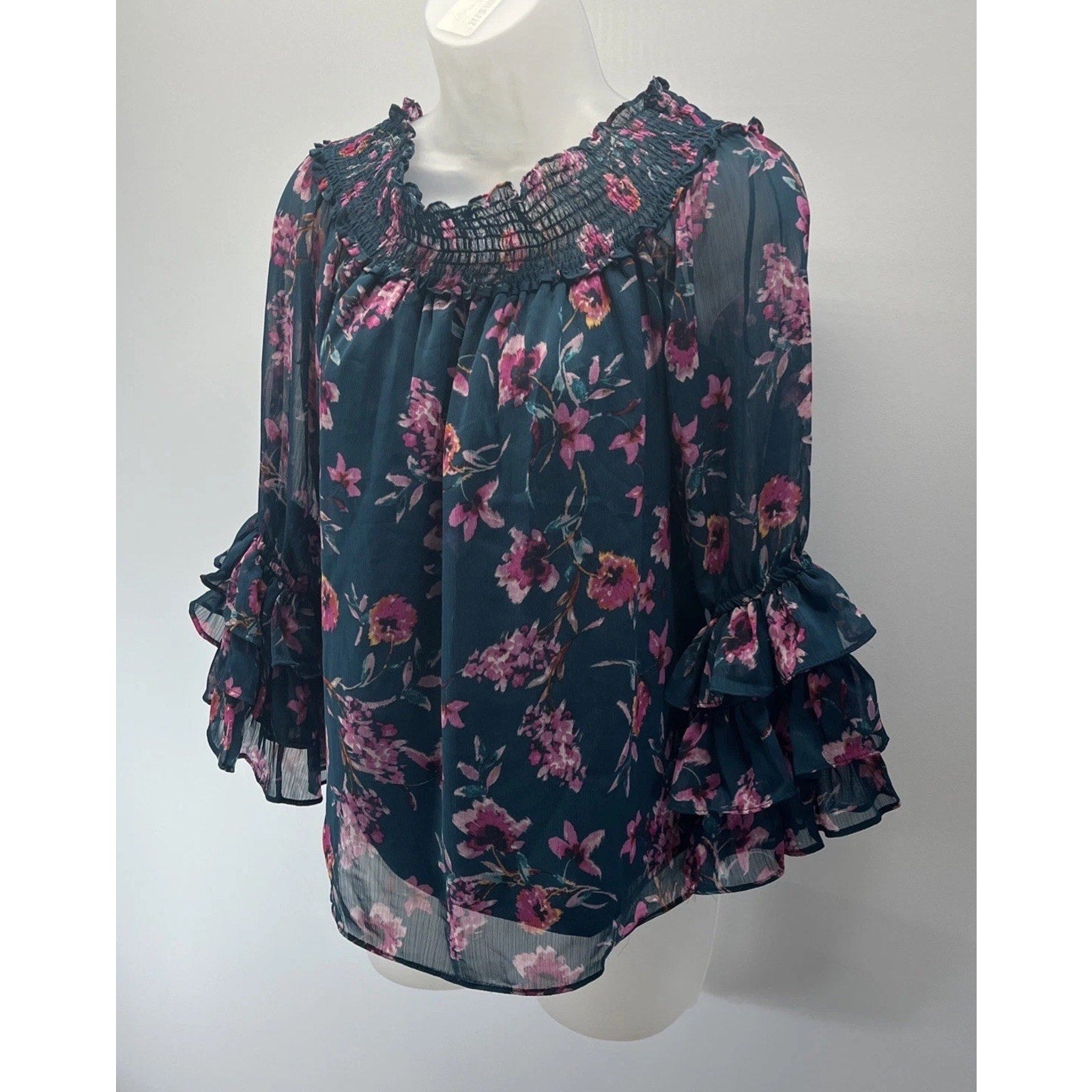 Cece Long Sleeve Floral Moment Blouse With Ruffle Cuff Sleeves Size Small
