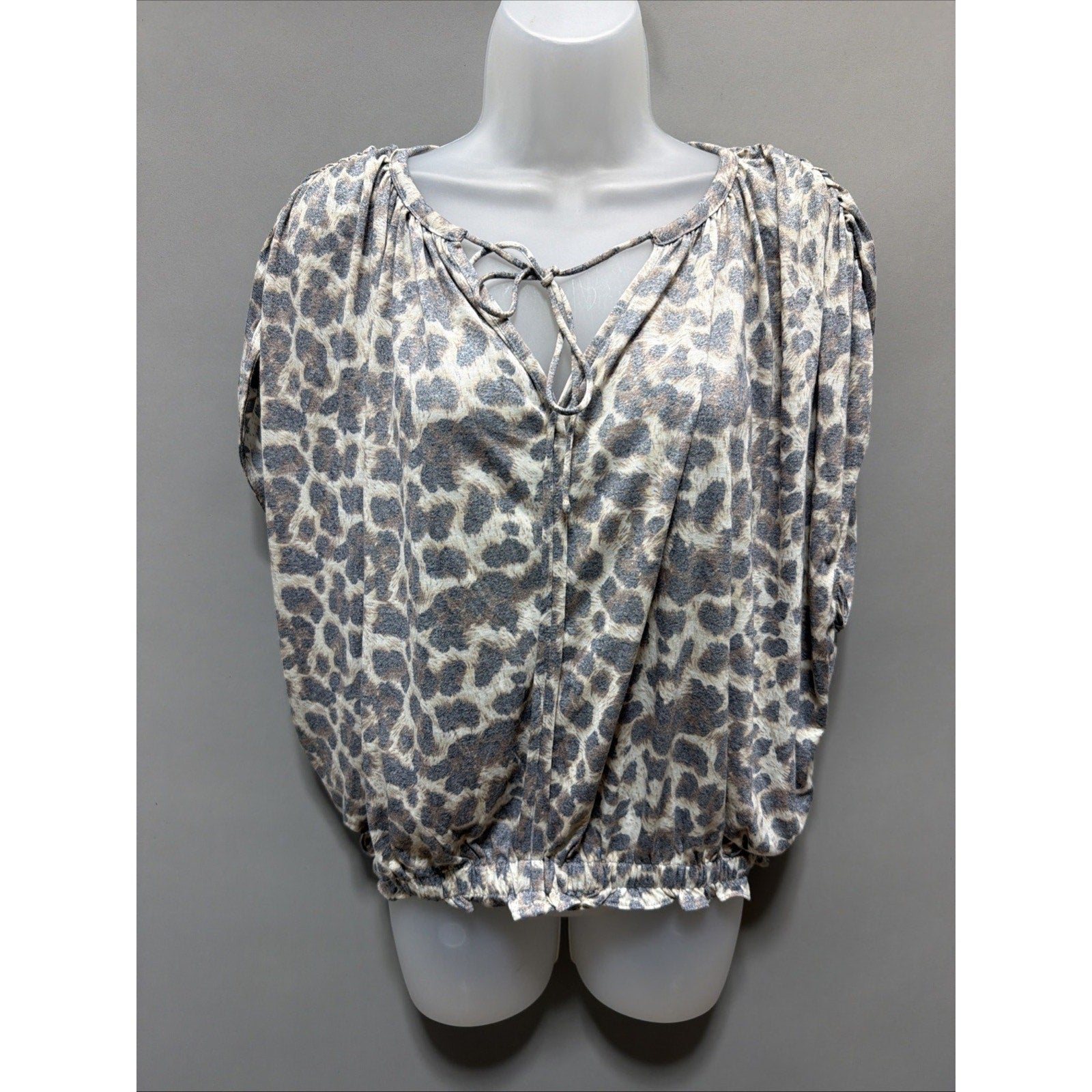 Oli & Hali Ruched Leopard Print Short Sleeve Top Blouse Shirt Size Small