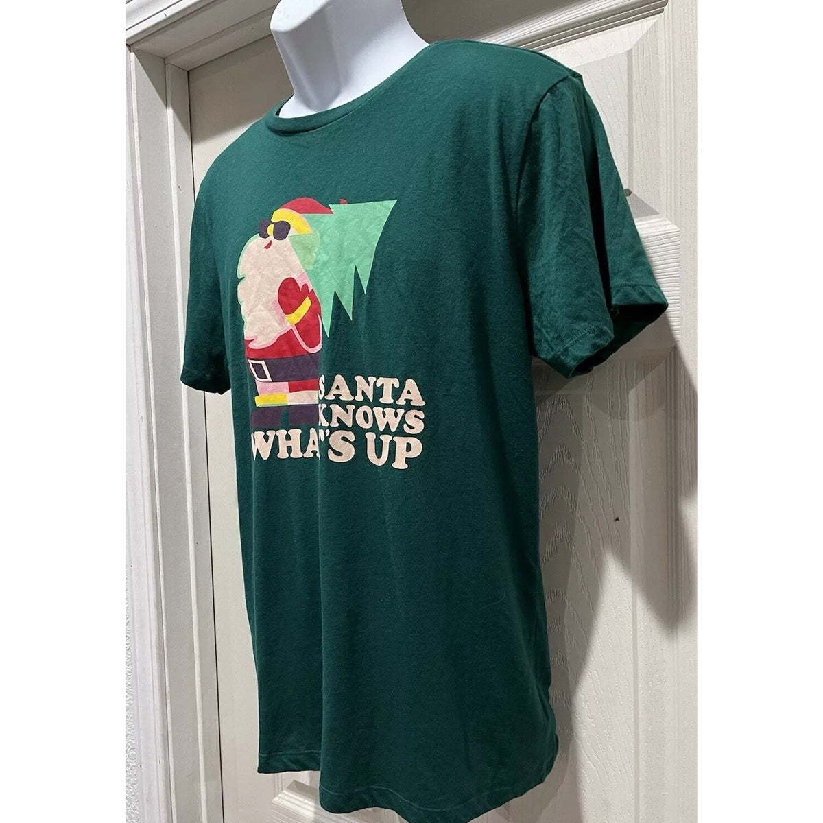 Old Navy Green Christmas "Santa Knows Whats Up" T- SHIRT Unisex Large