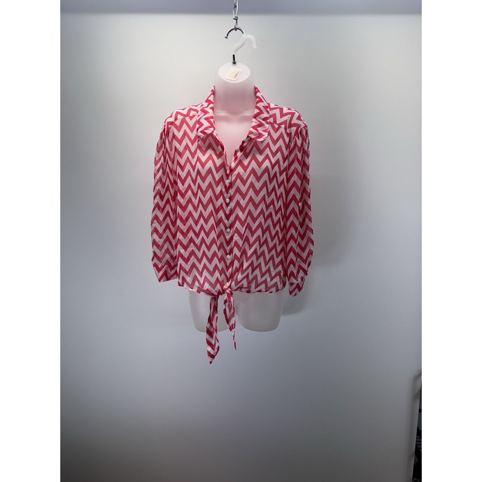 NO BOUNDARIES Women’s Large Chevron Hot Pink XXL Zig Zag Tie Front Blouse