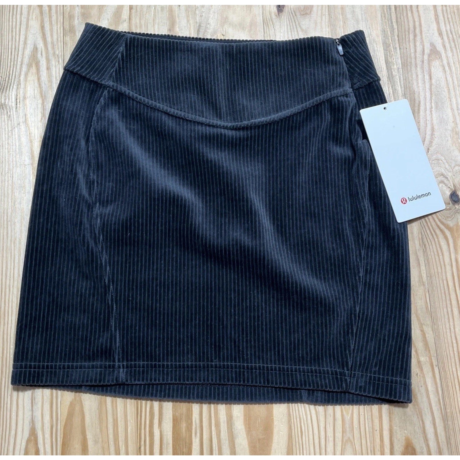 Lululemon Scuba Mid-Rise Mini Skirt Velvet Cord Black Women's Size 4 NWT