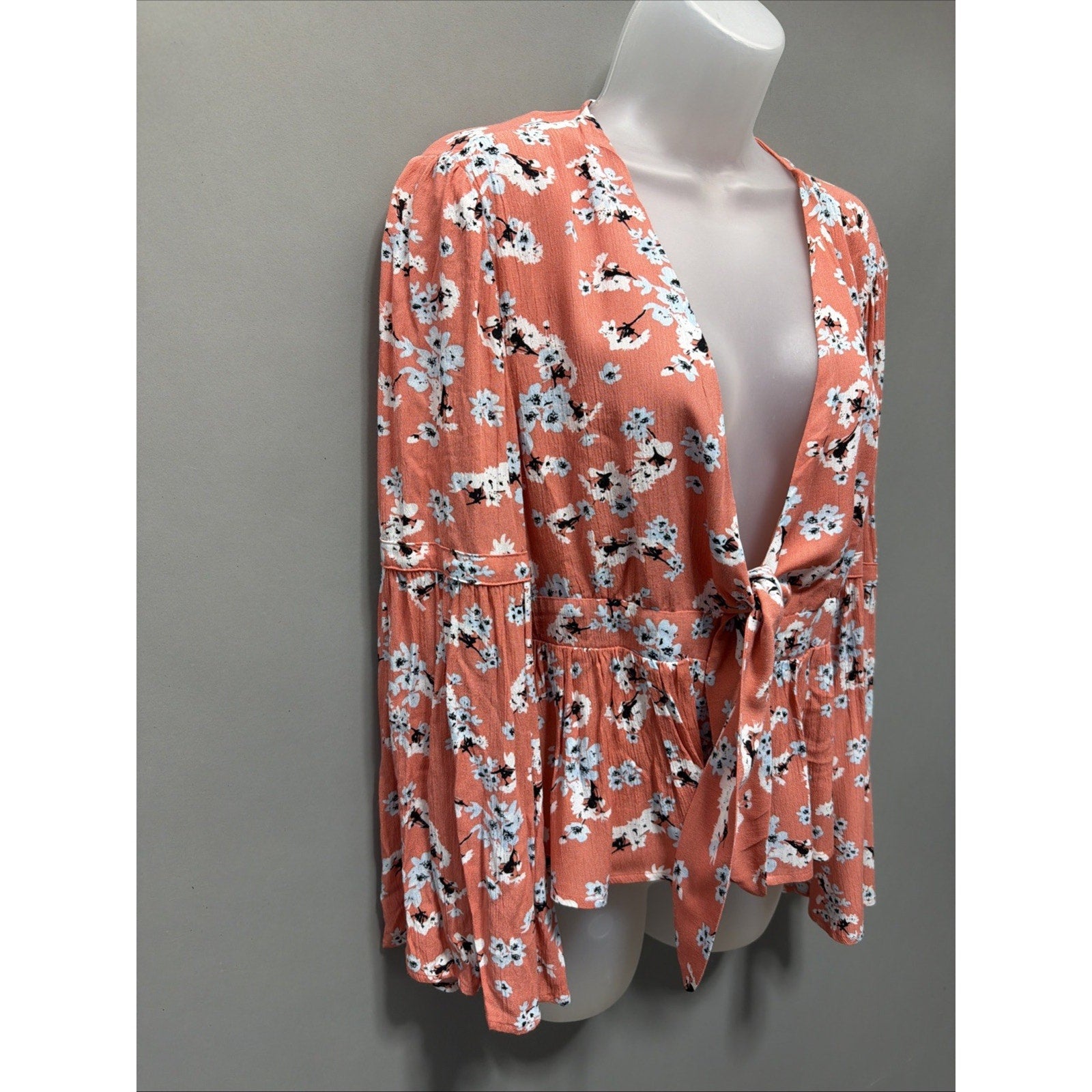Jack by BB Dakota Tiger Lily Floral Poppy Coral Bell Sleeve Blouse Size Small