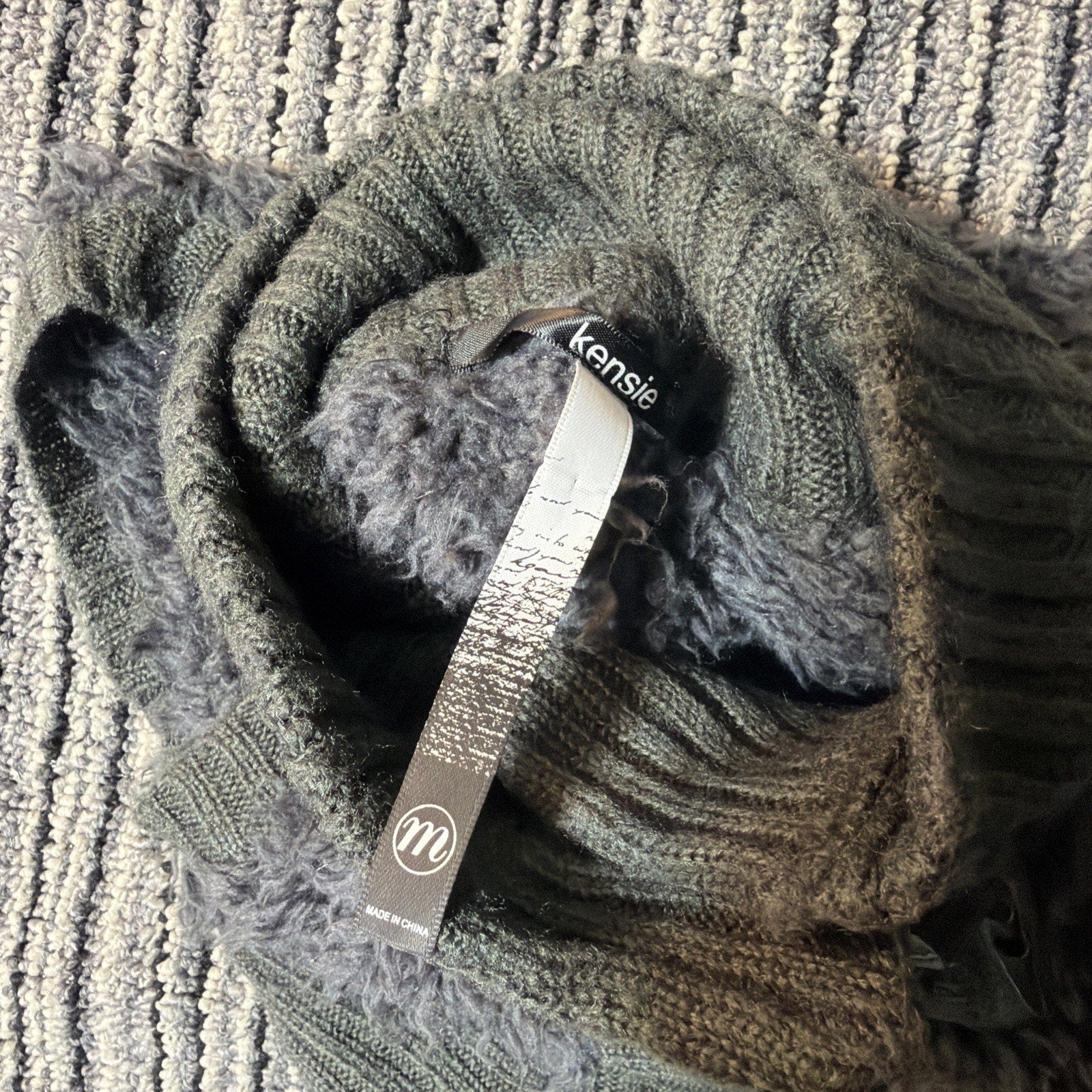 Kensie Women's Size Medium Gray Sherpa Vest Faux Fur Boutique NWT