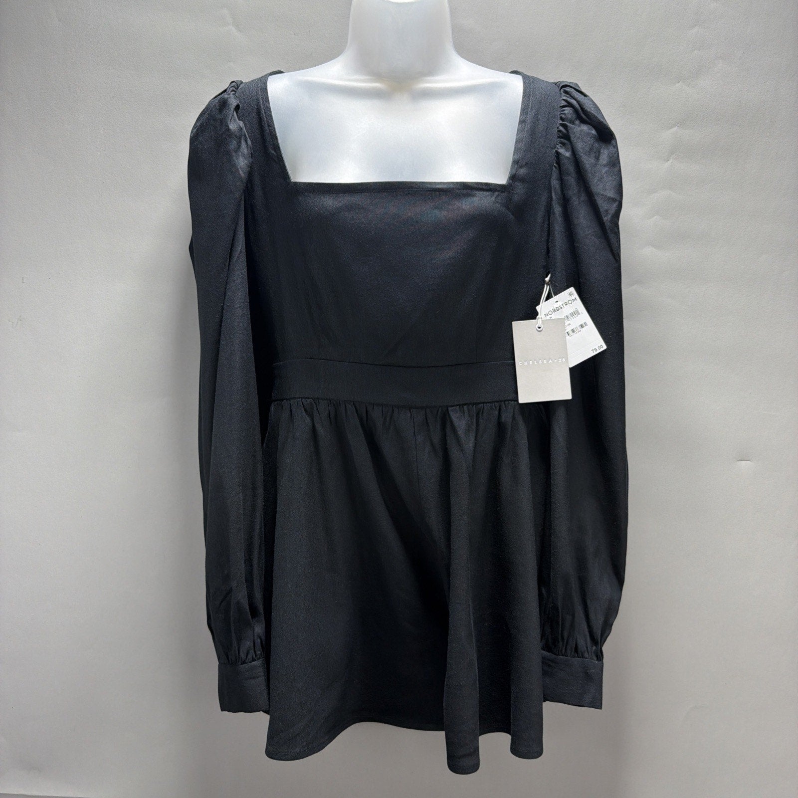 Chelsea 28 Nordstrom womens black Linen Puff shoulder Romper size M NWT Stretch